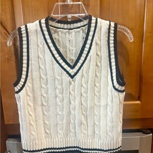 SHEIN V-Neck Ladies Cable Knit Sweater Vest - Cream and Black.  Size XS.